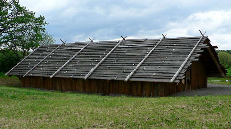 A Cathlapotle plankhouse replica at Ridgefield NWR